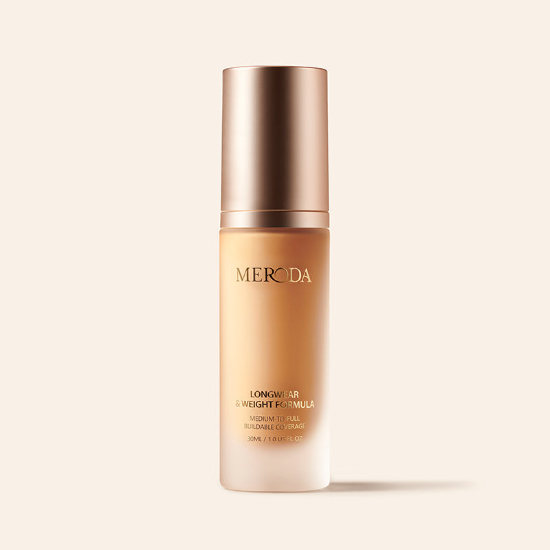 Universal Foundation flacon met roségouden dop, opbouwbare medium tot volledige dekking en een natuurlijke matte finish.